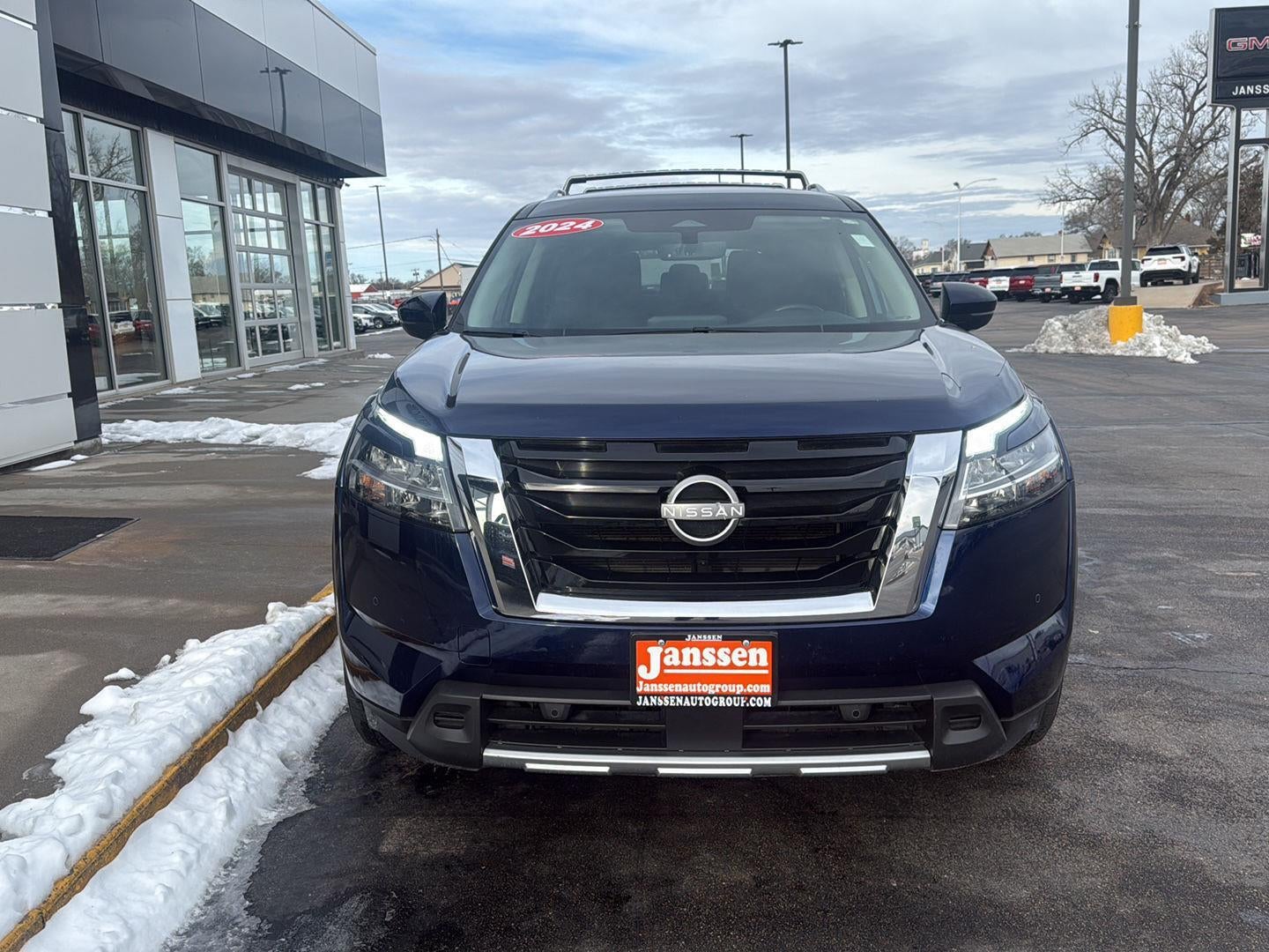 2024 Nissan PATHFINDER SL