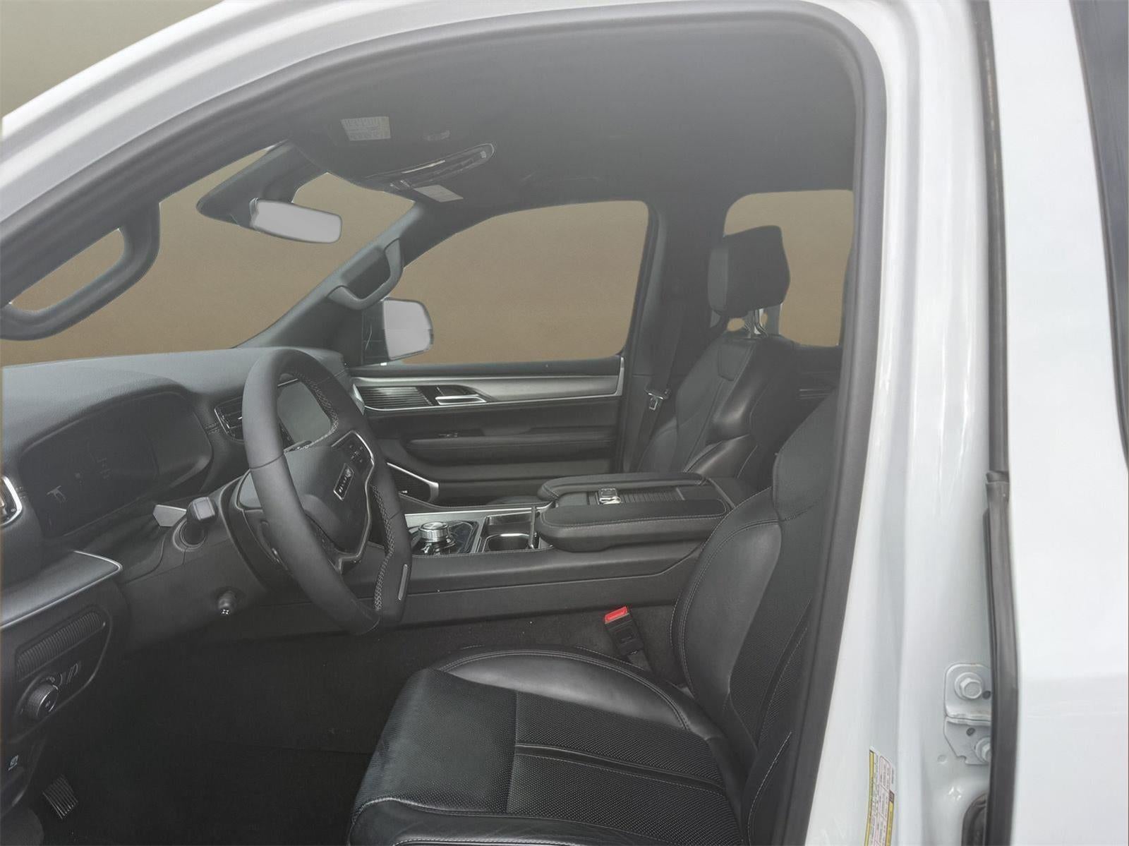 2025 Jeep Wagoneer L Base