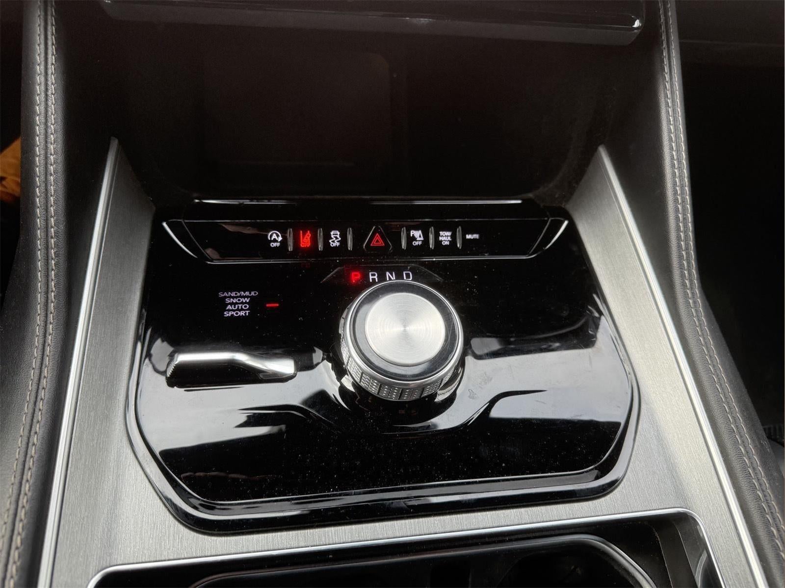 2025 Jeep Wagoneer L Base