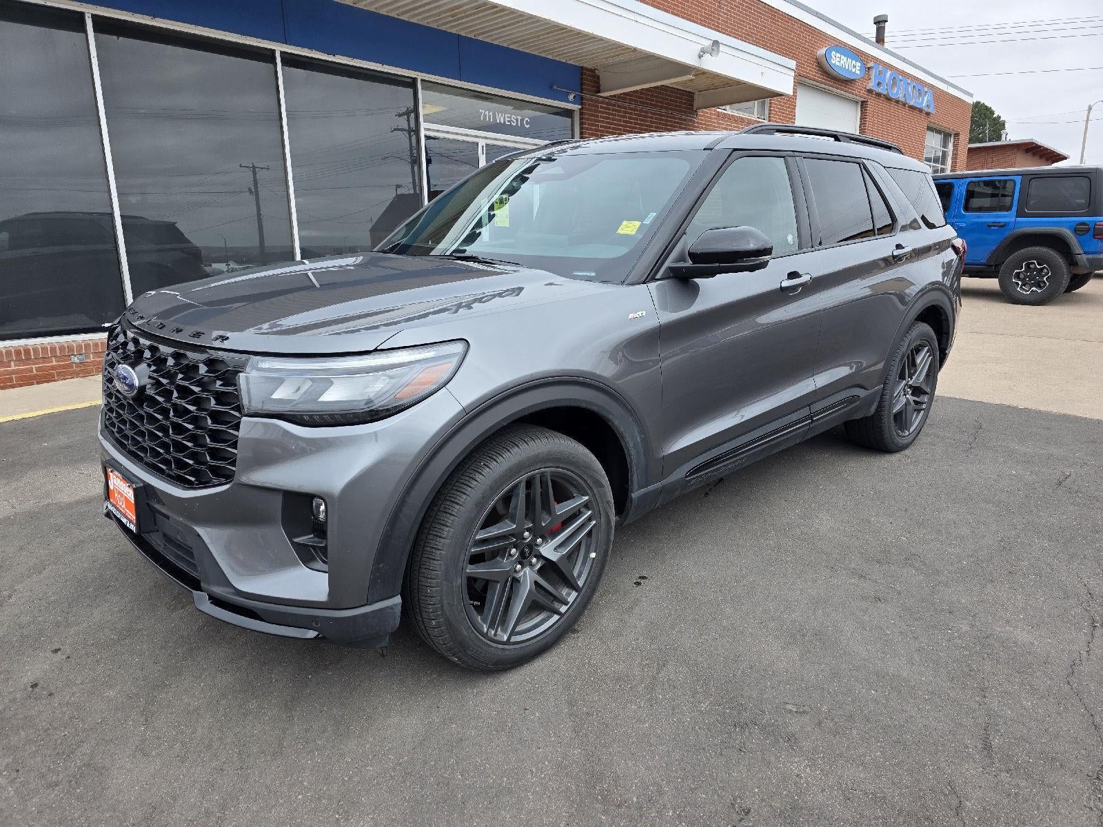 2025 Ford Explorer ST-Line