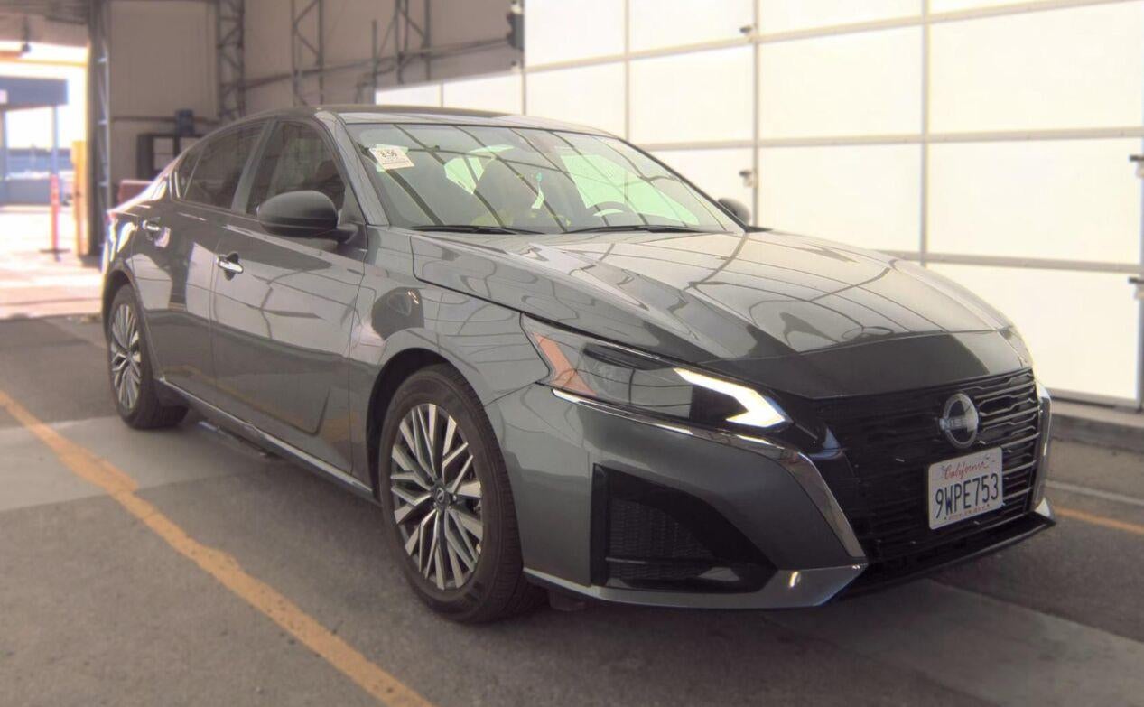 1N4BL4DV0SN431611