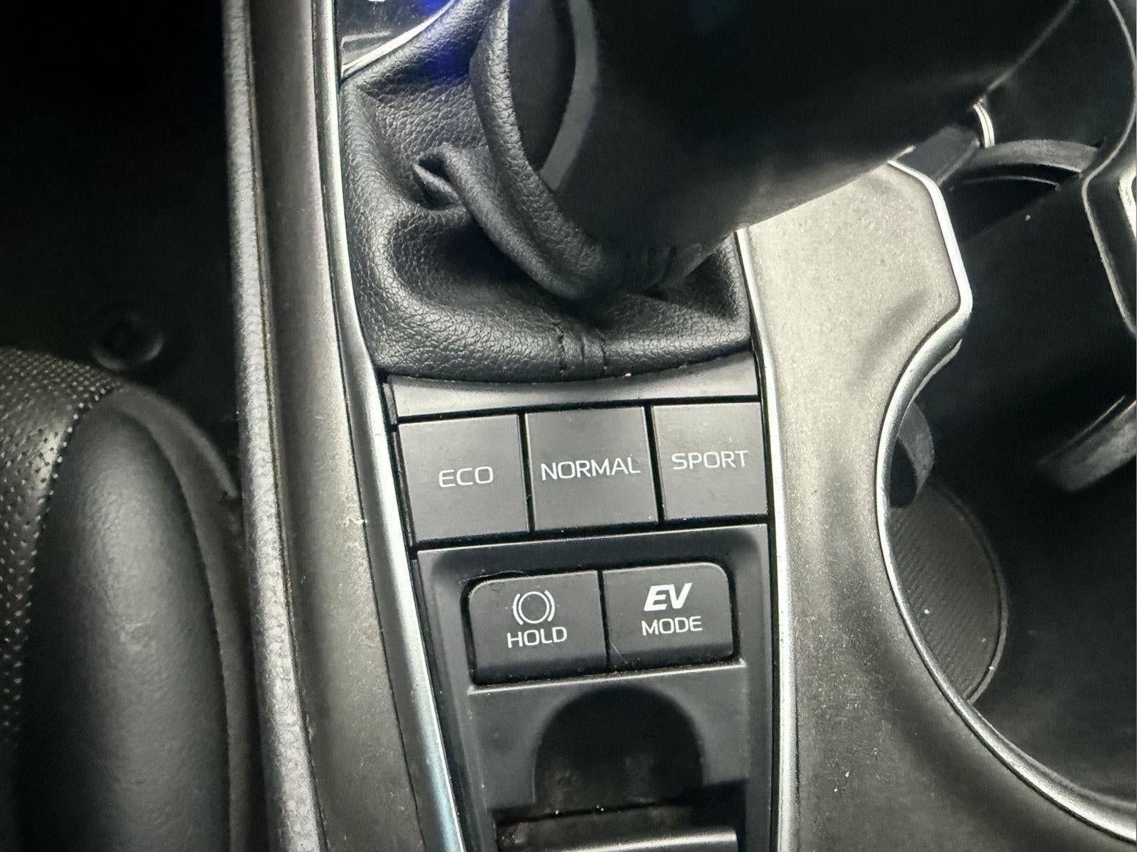 2021 Toyota Camry Hybrid XLE