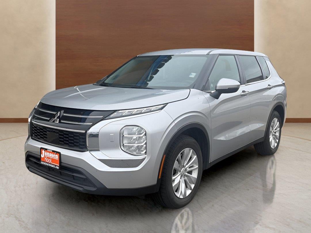 2025 Mitsubishi Outlander ES