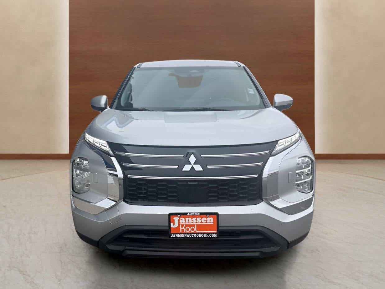 2025 Mitsubishi Outlander ES