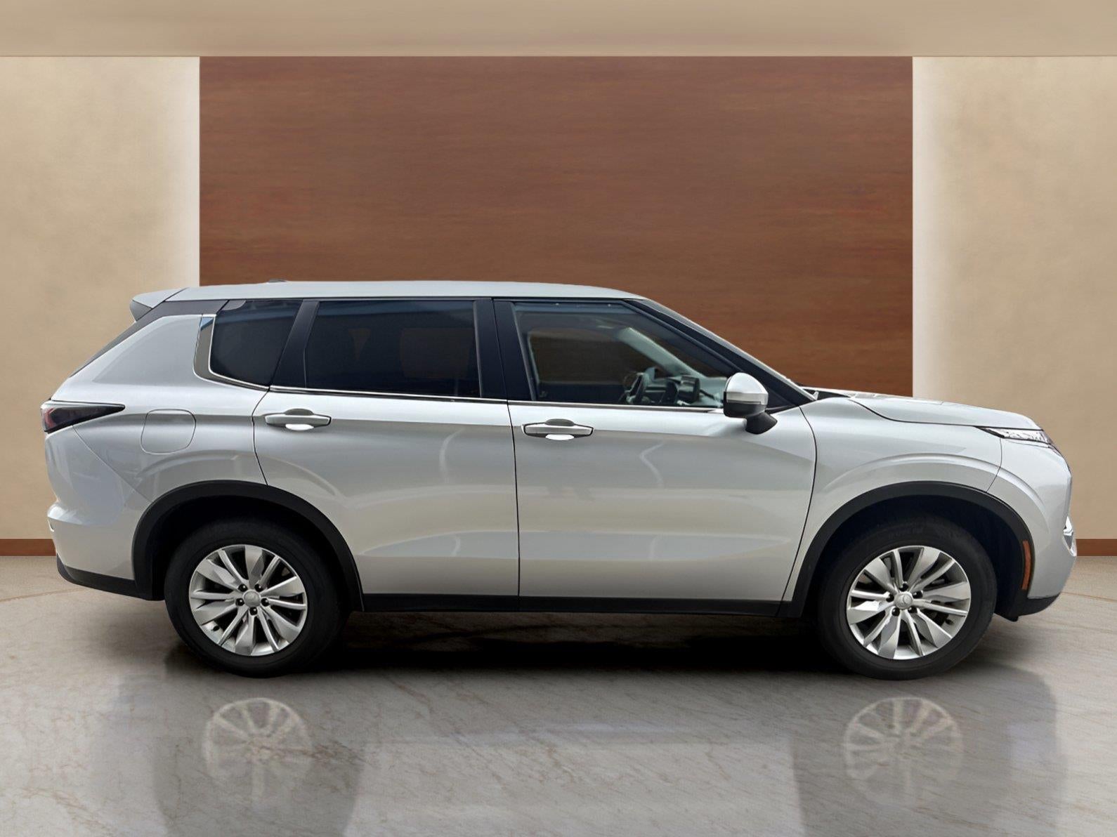 2025 Mitsubishi Outlander ES