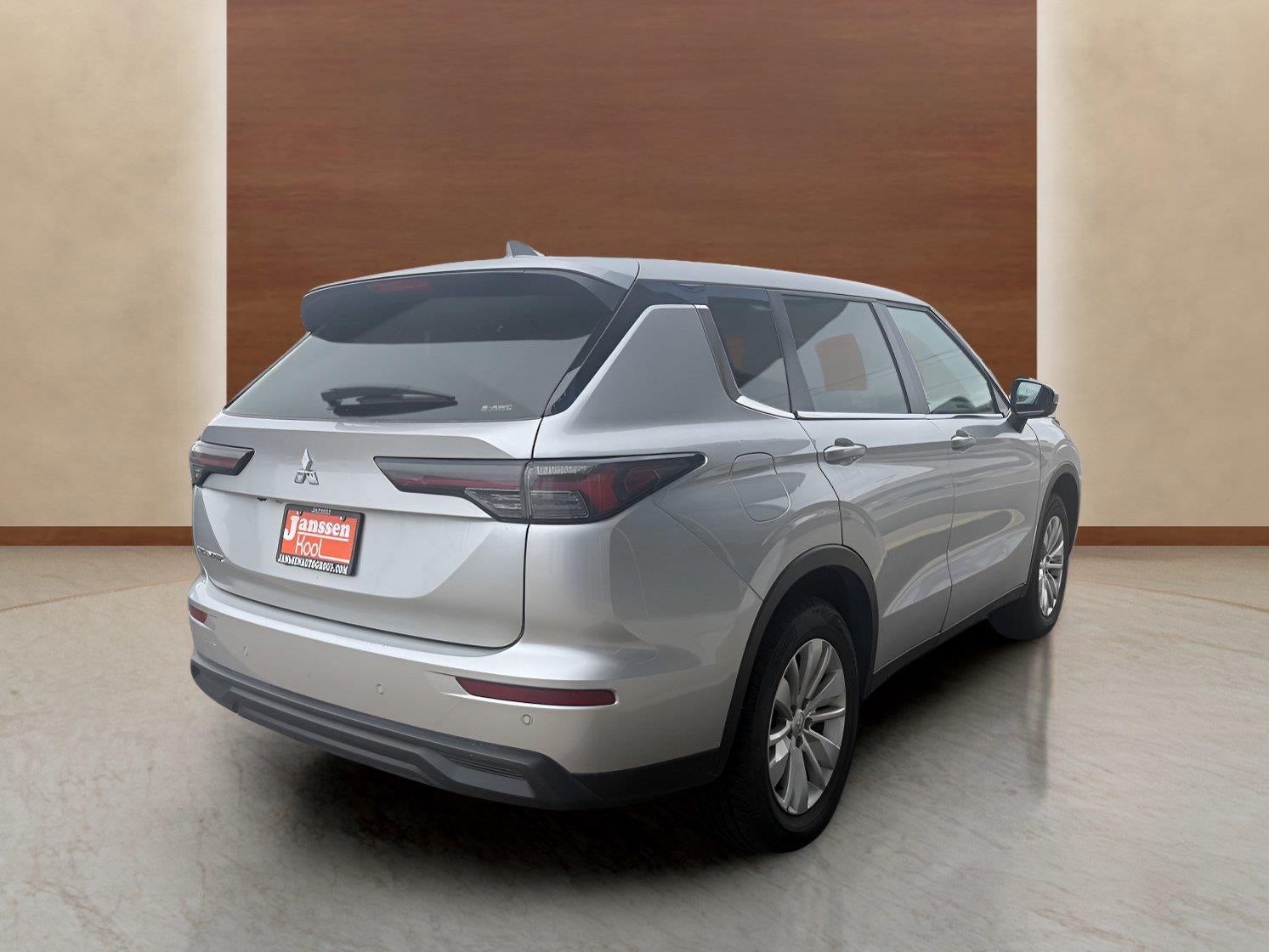 2025 Mitsubishi Outlander ES