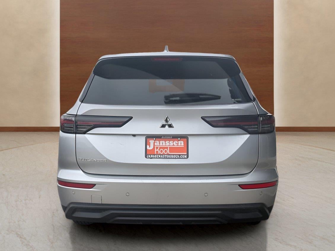 2025 Mitsubishi Outlander ES
