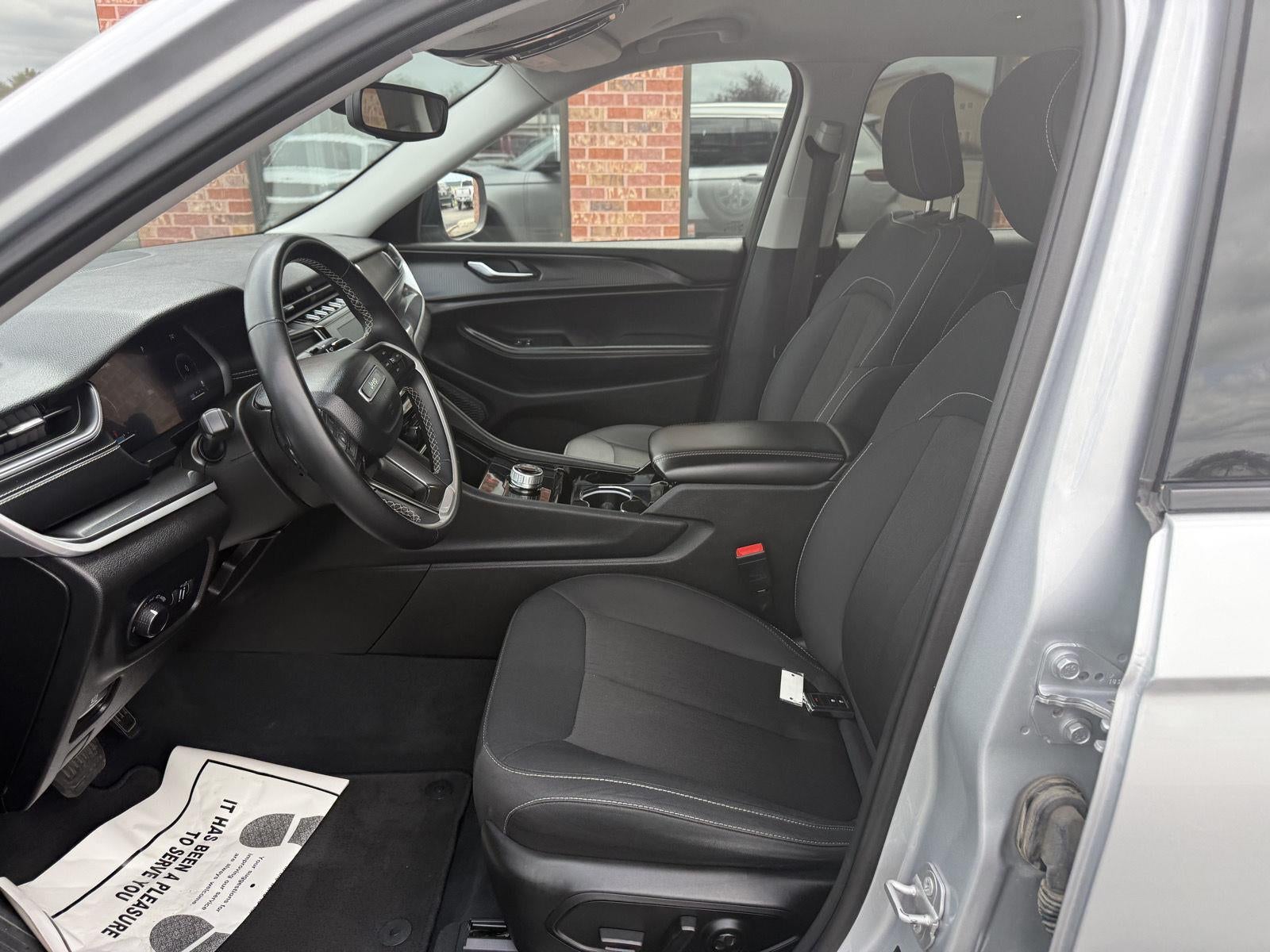 2023 Jeep Grand Cherokee L Laredo