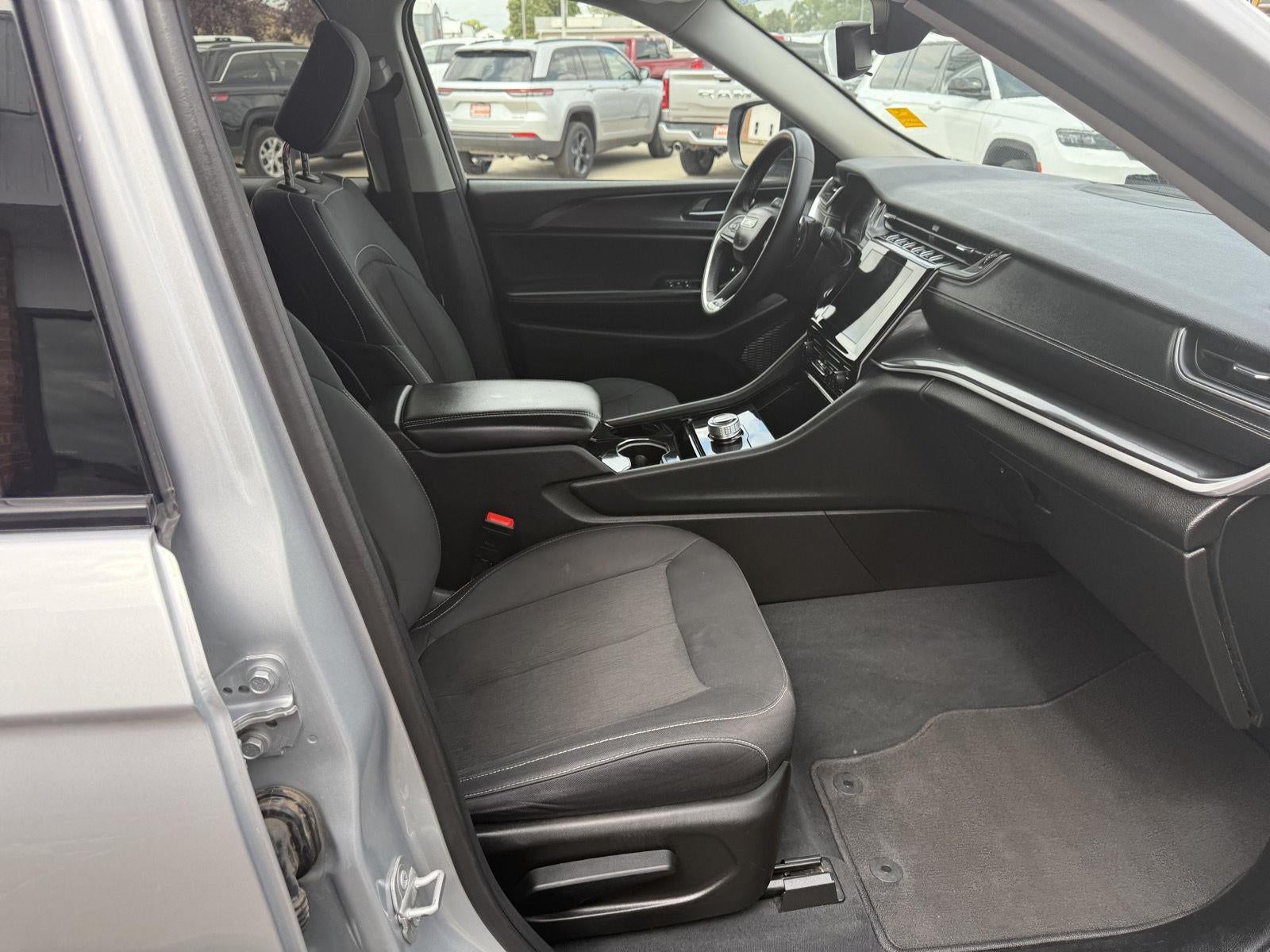 2023 Jeep Grand Cherokee L Laredo