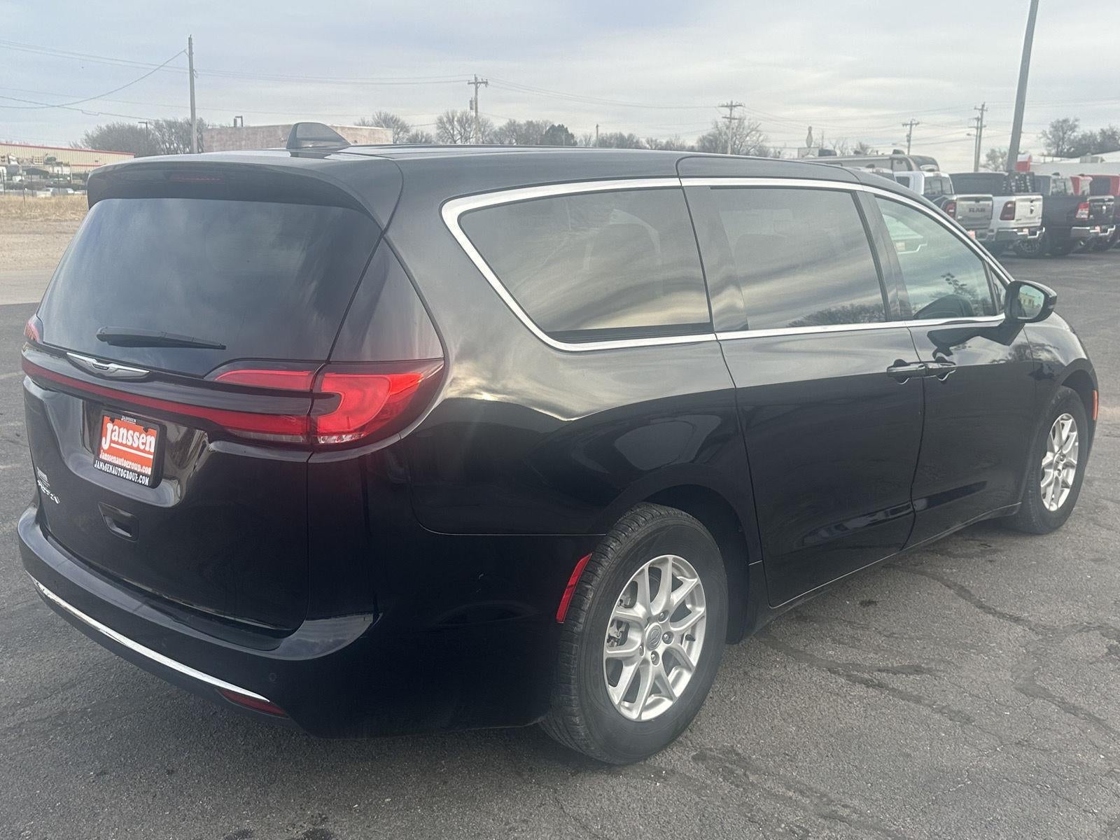 2024 Chrysler Pacifica Touring L