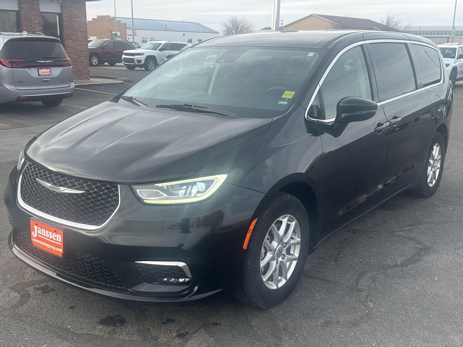 2024 Chrysler Pacifica Touring L