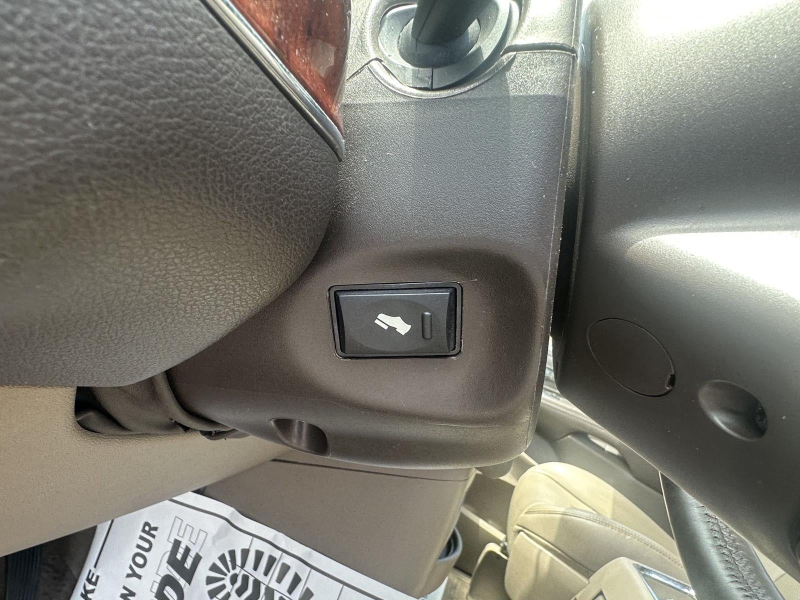 2014 Chrysler Town & Country Touring-L