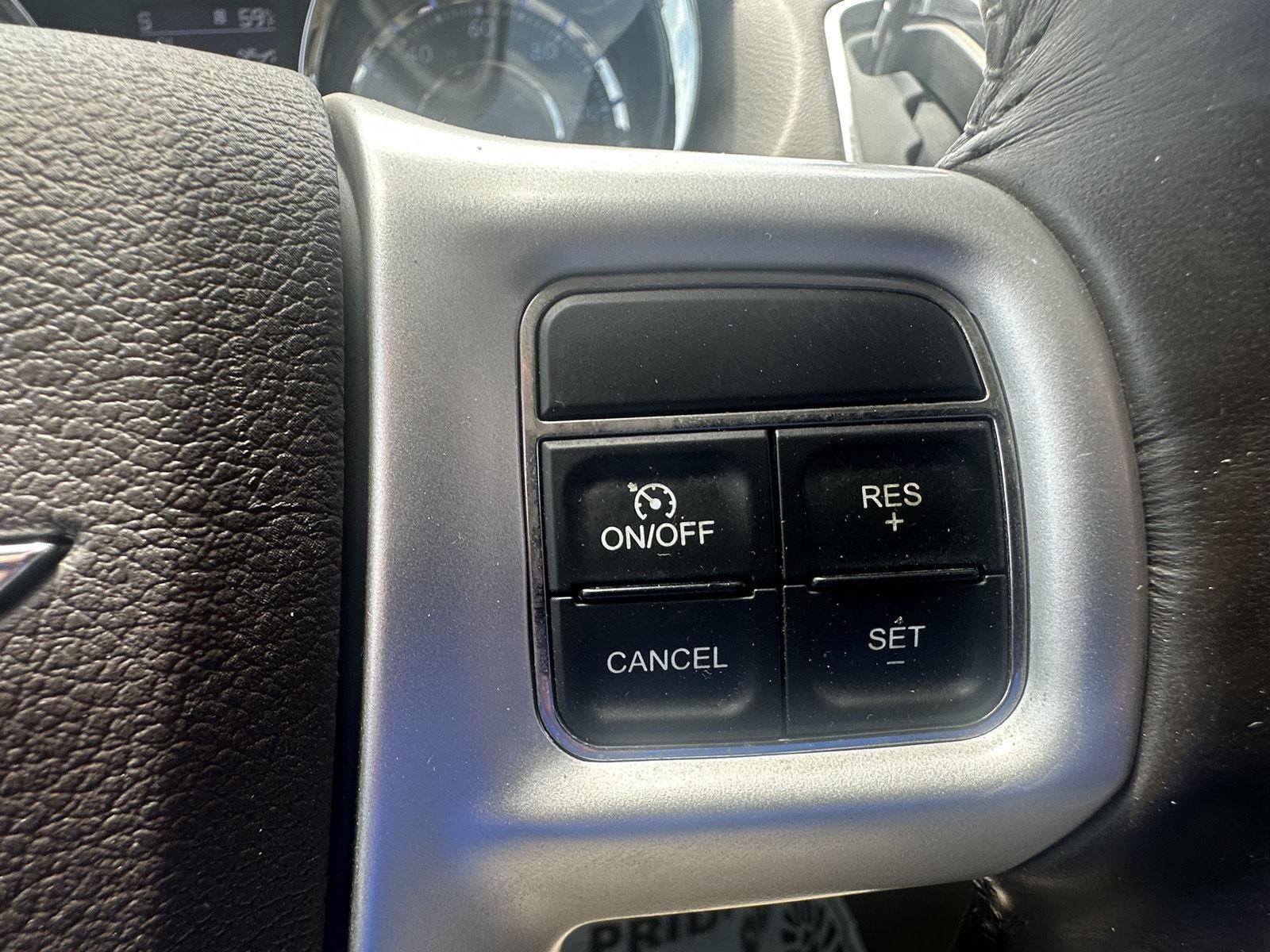 2014 Chrysler Town & Country Touring-L