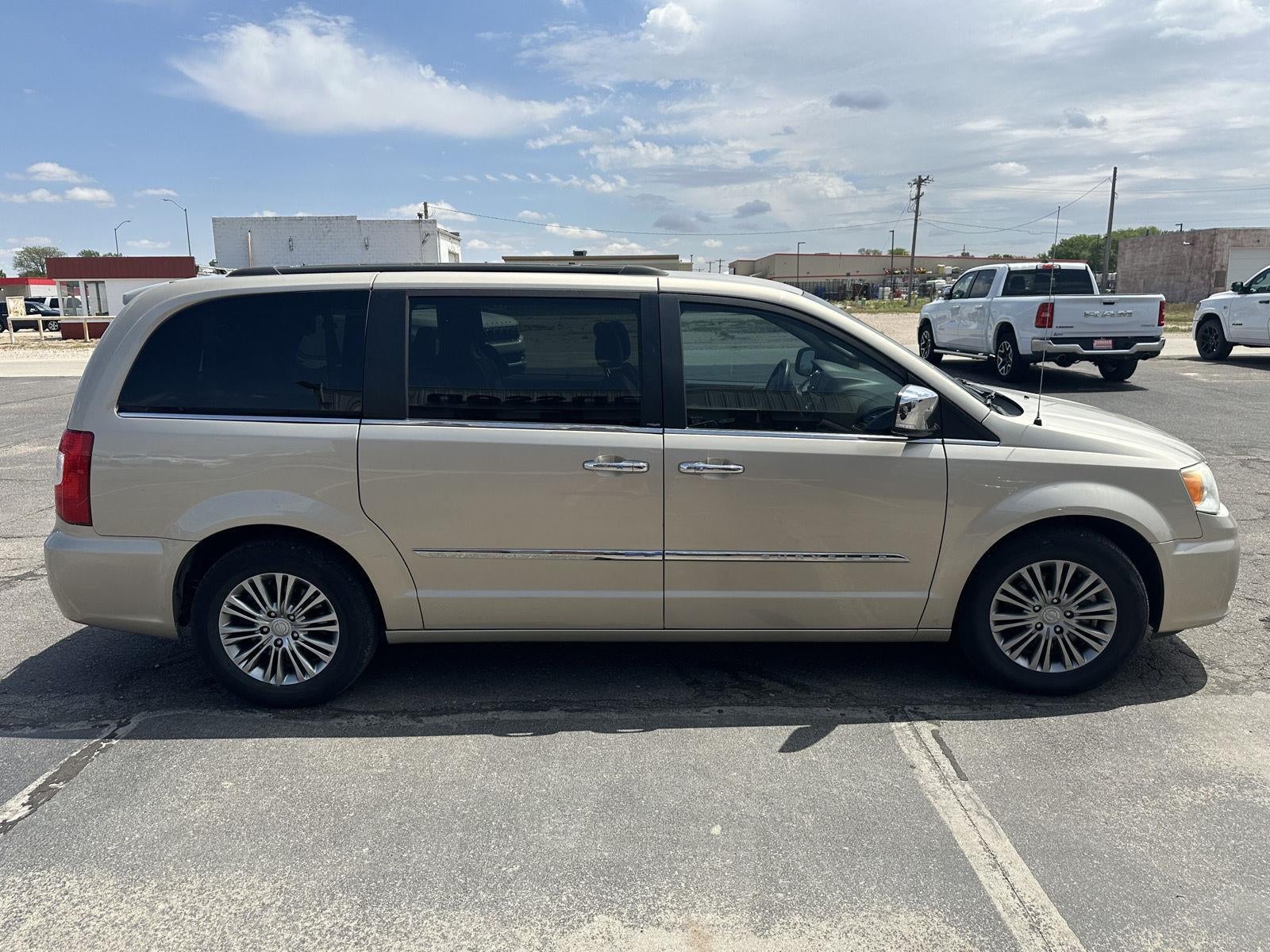 2014 Chrysler Town & Country Touring-L