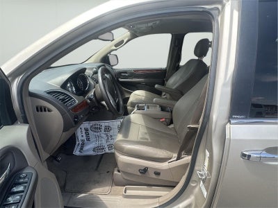 2014 Chrysler Town & Country Touring-L