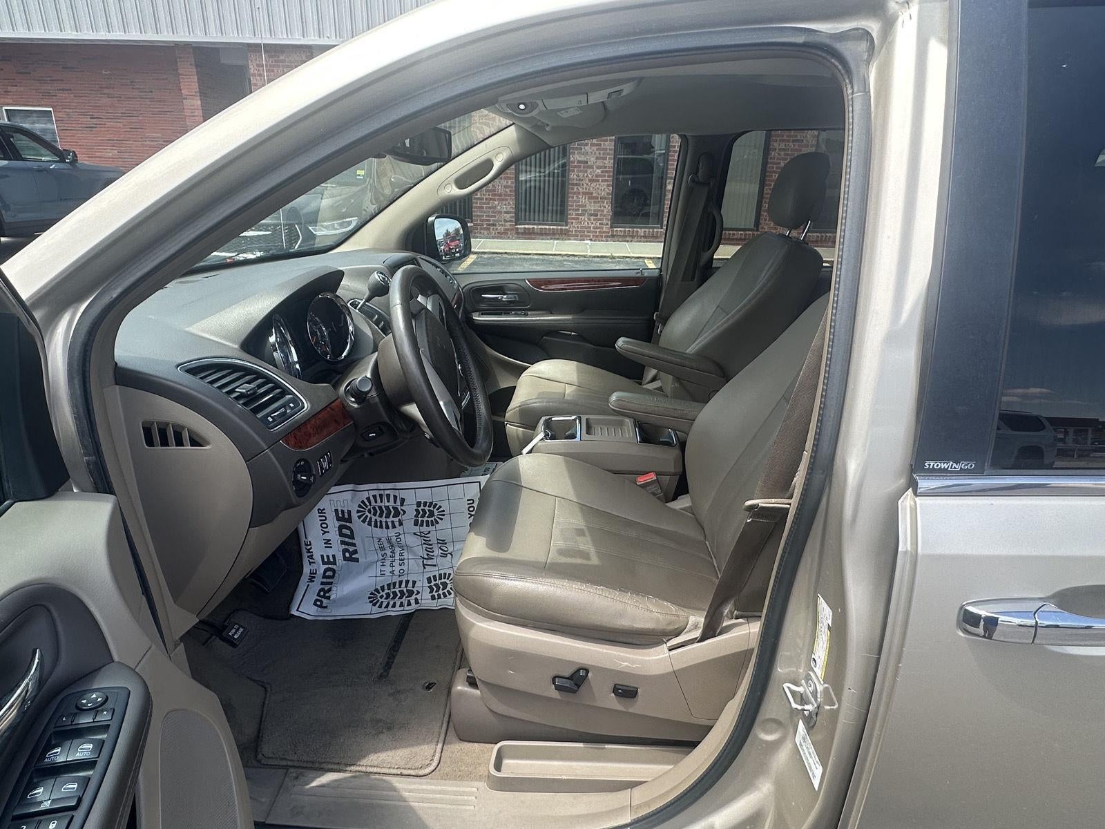 2014 Chrysler Town & Country Touring-L