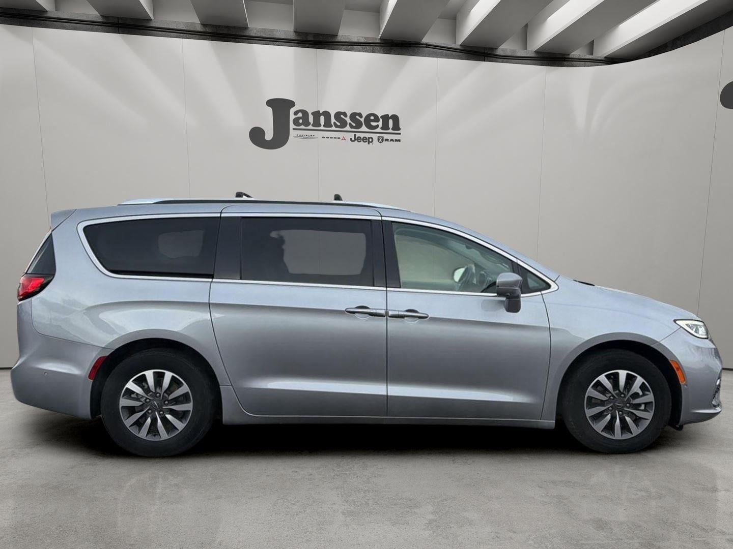 2021 Chrysler Pacifica Hybrid Touring L