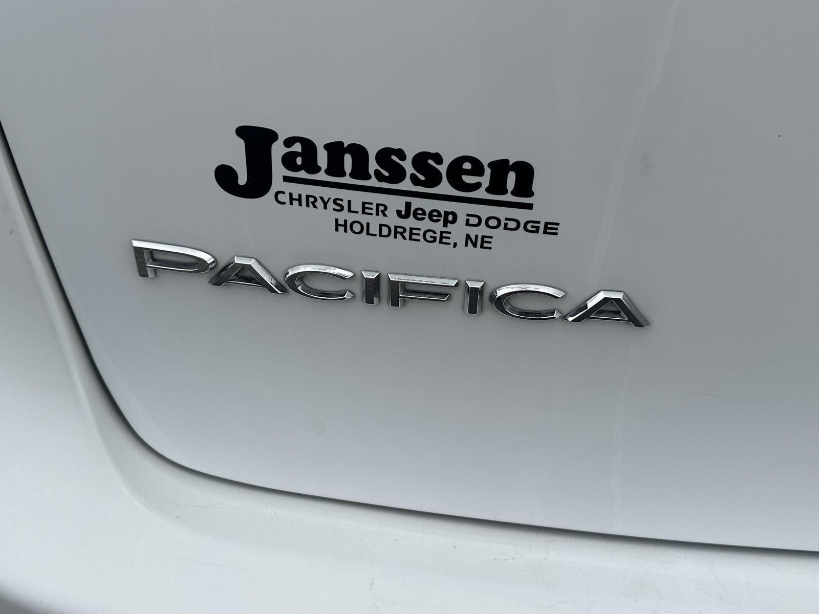 2024 Chrysler Pacifica Hybrid Select