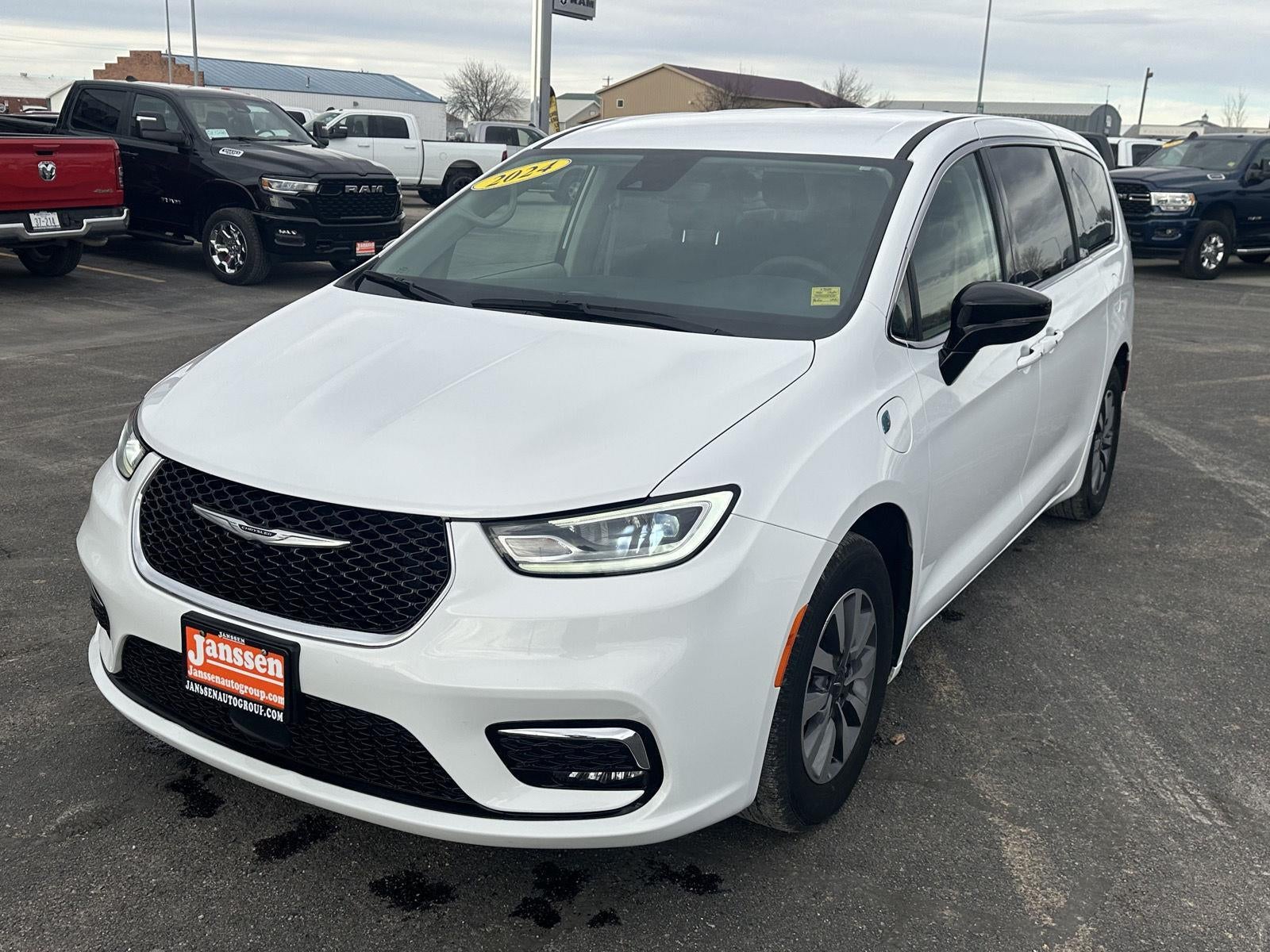 2024 Chrysler Pacifica Hybrid Select