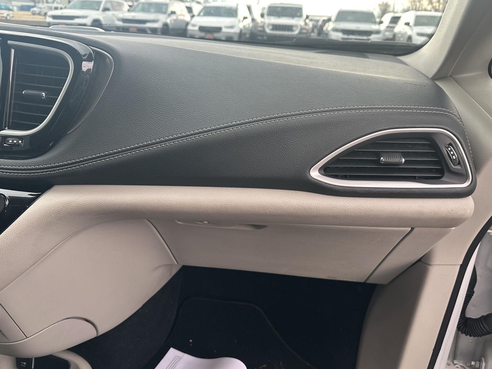 2024 Chrysler Pacifica Hybrid Select