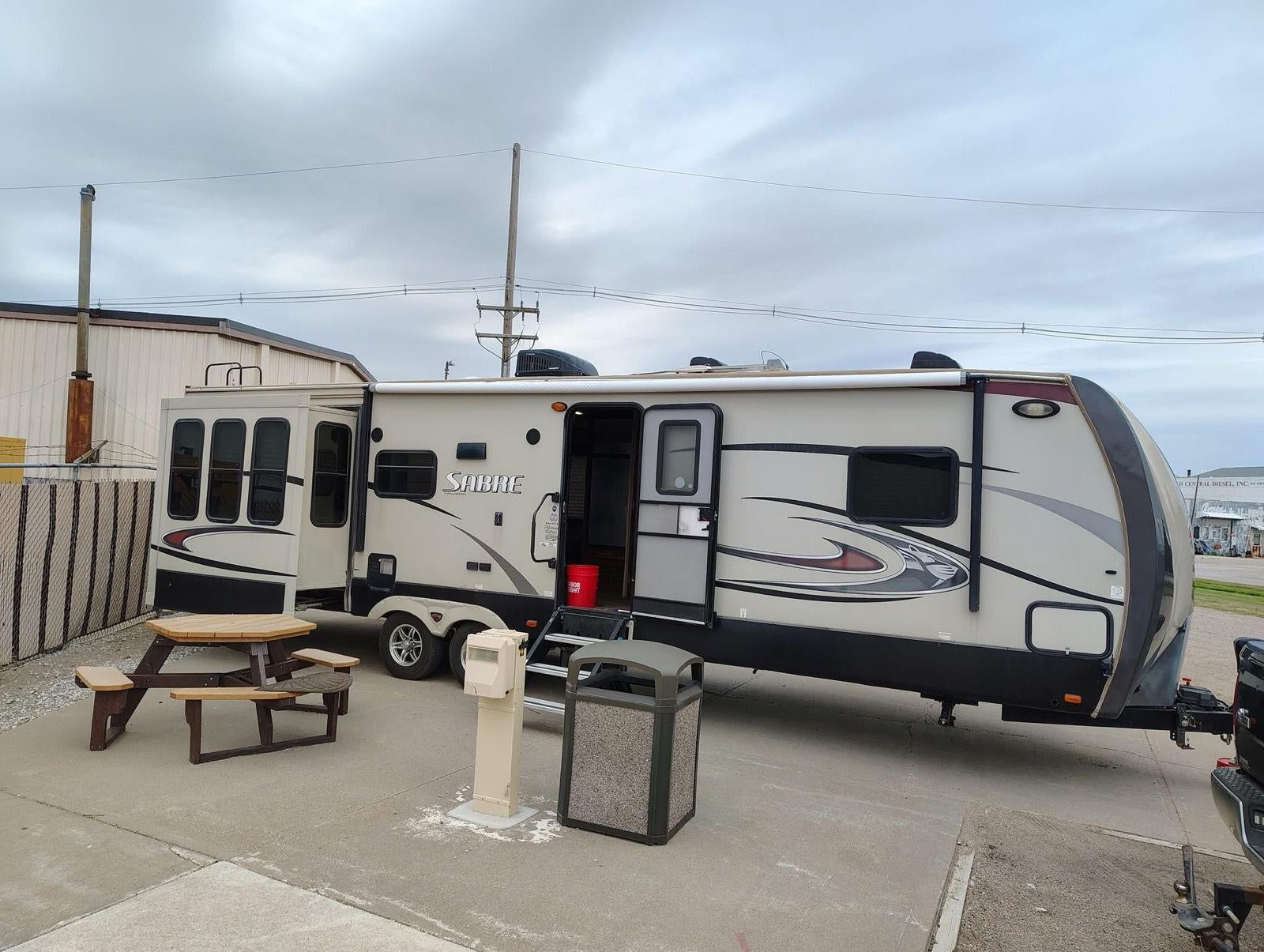 2015 FOREST RIVER SABRE Base