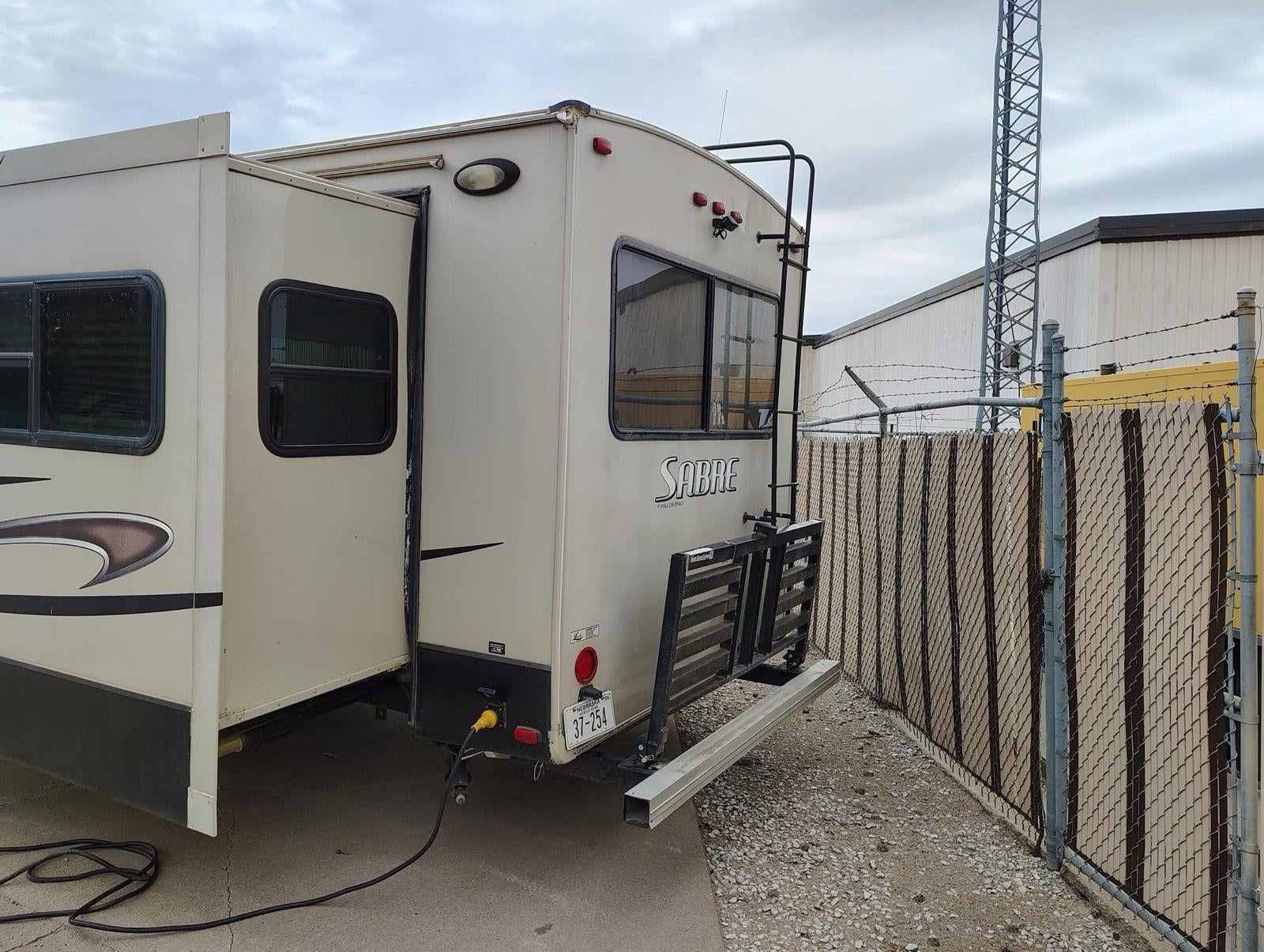 2015 FOREST RIVER SABRE Base