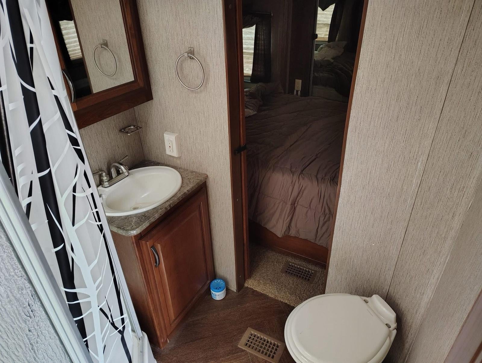 2015 FOREST RIVER SABRE Base