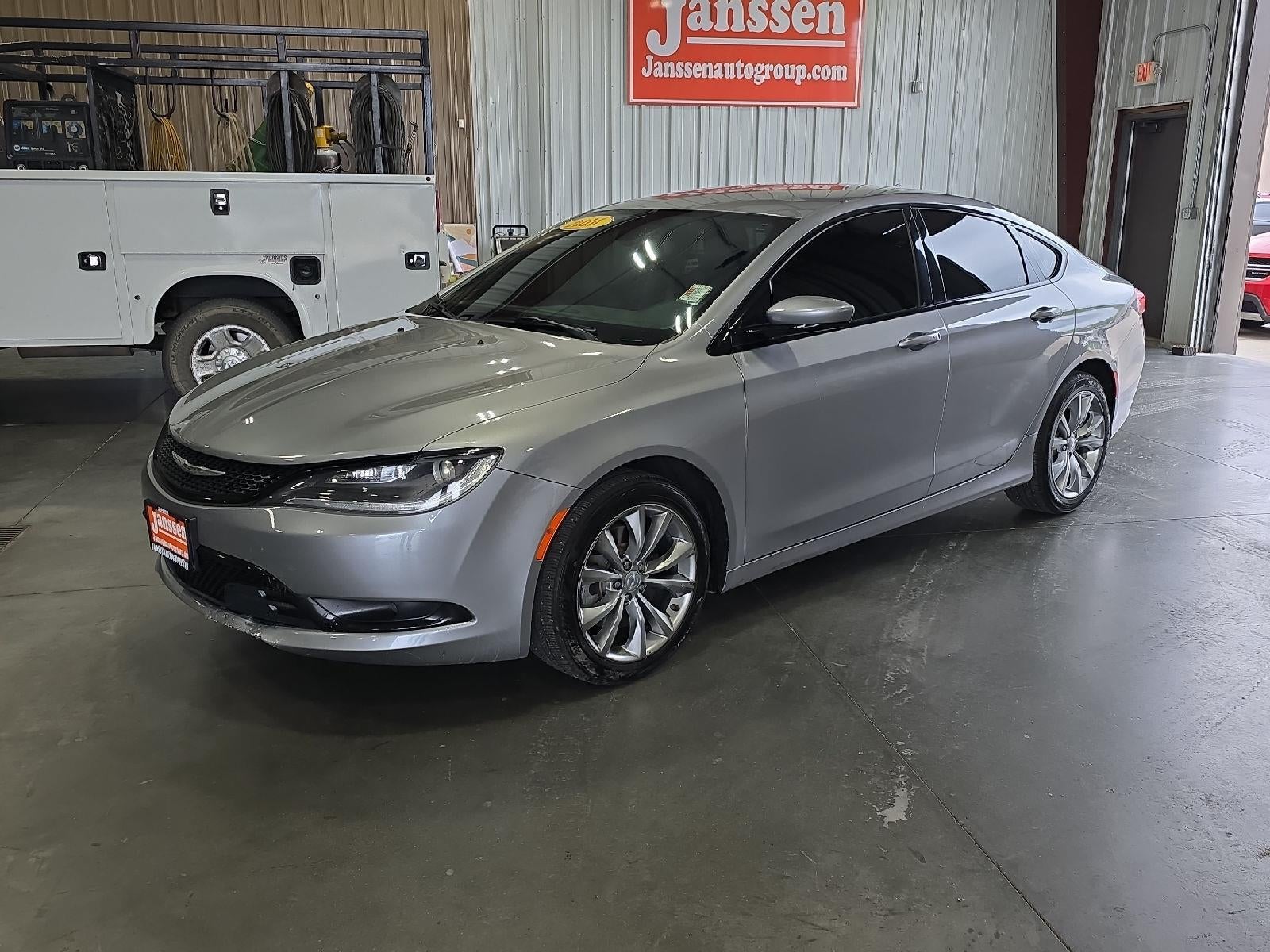 2016 Chrysler 200 Base