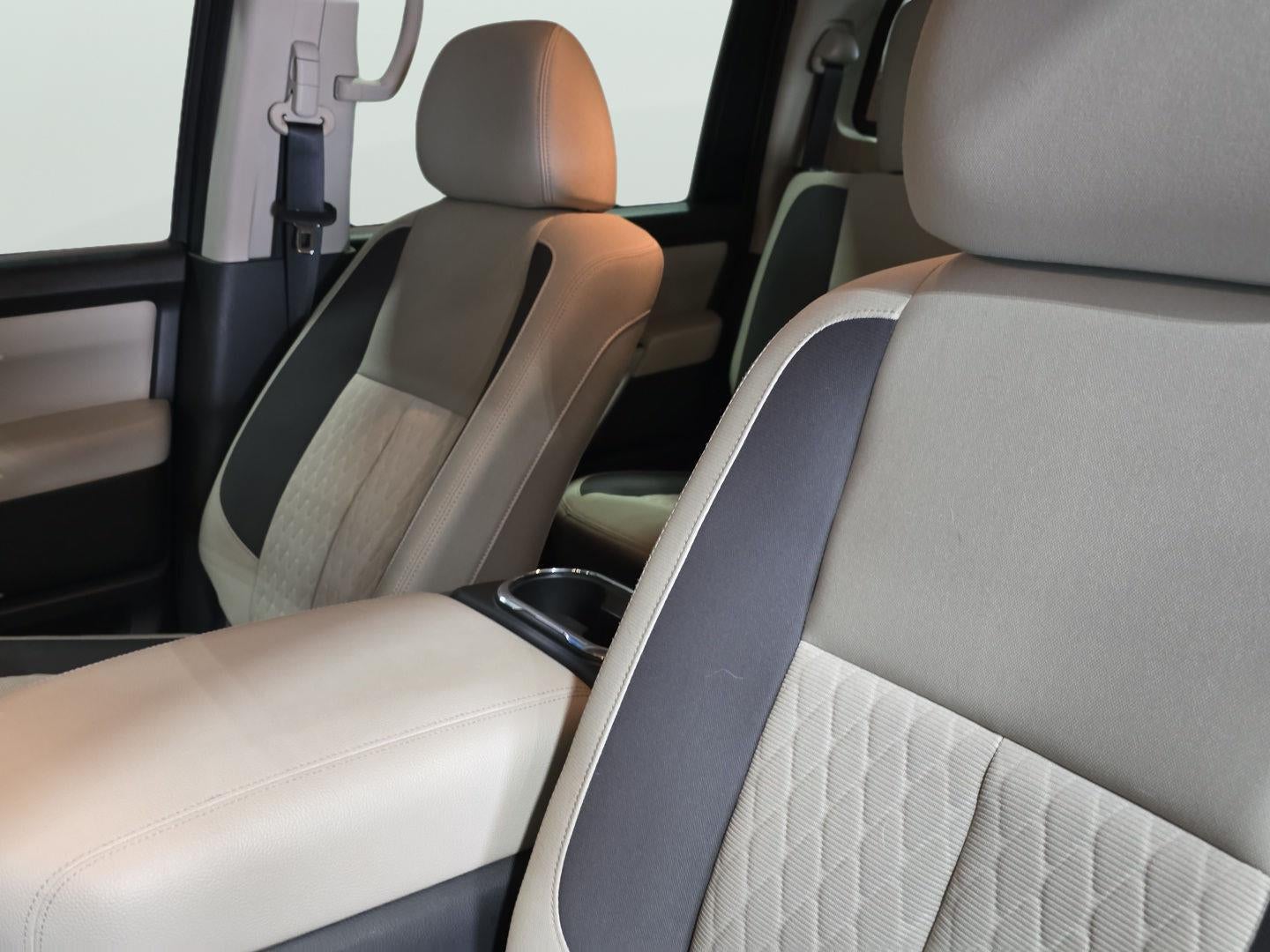 2023 Nissan Titan SV