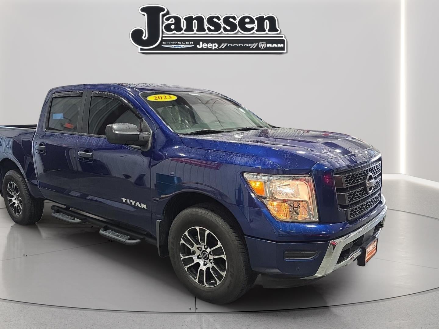 2023 Nissan Titan SV