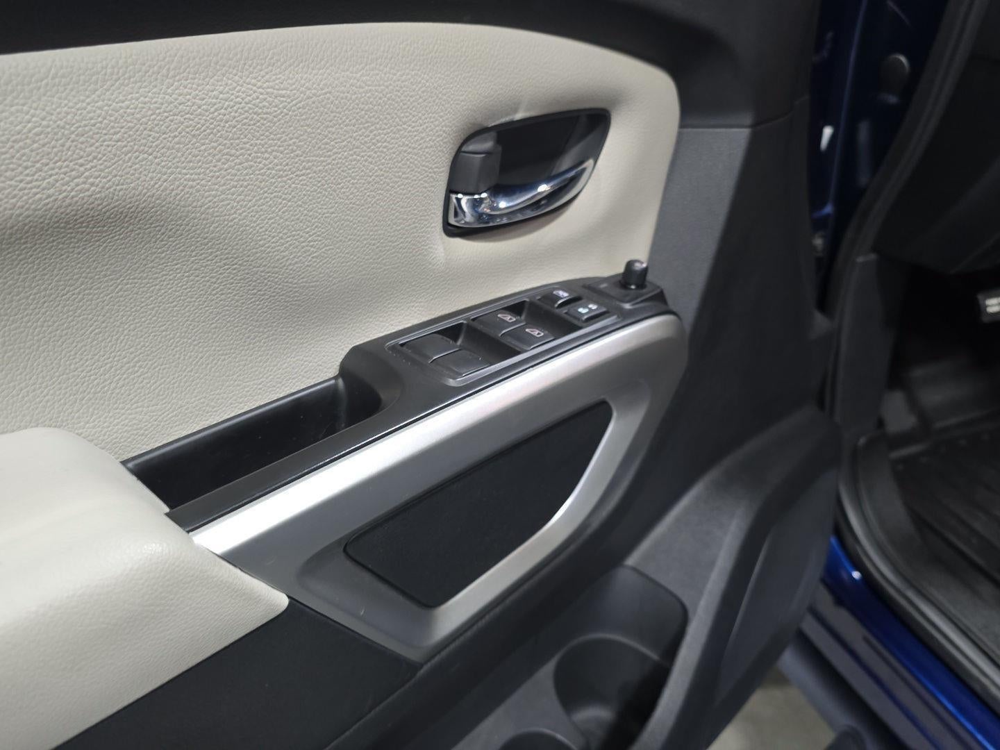 2023 Nissan Titan SV