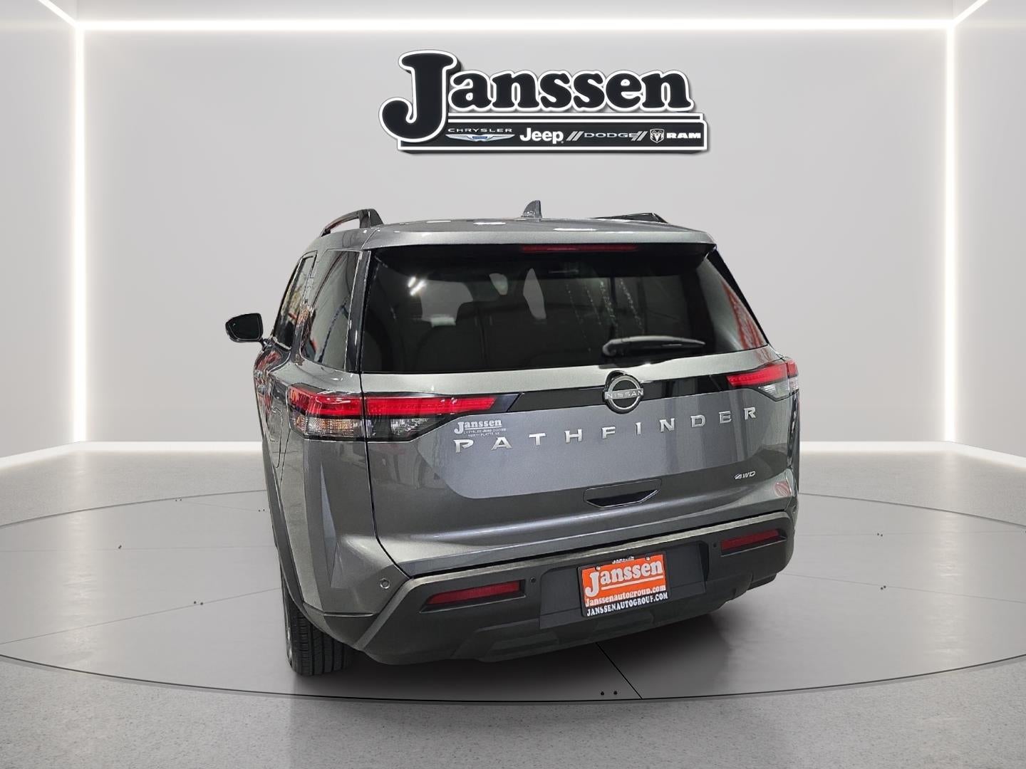 2025 Nissan Pathfinder SV