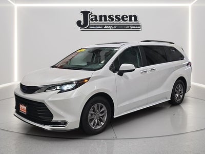 2024 Toyota Sienna XLE