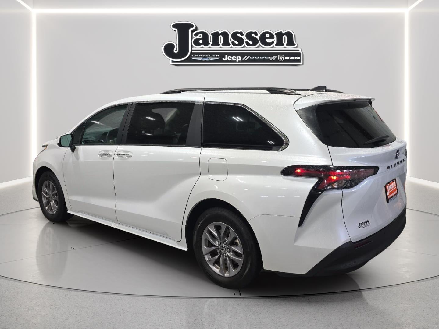 2024 Toyota Sienna XLE