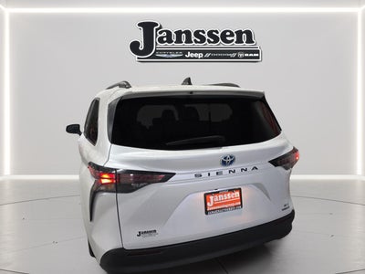 2024 Toyota Sienna XLE