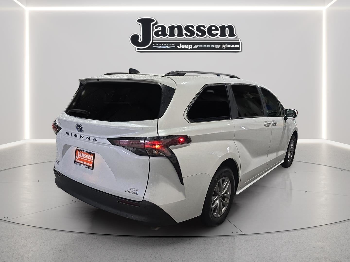 2024 Toyota Sienna XLE