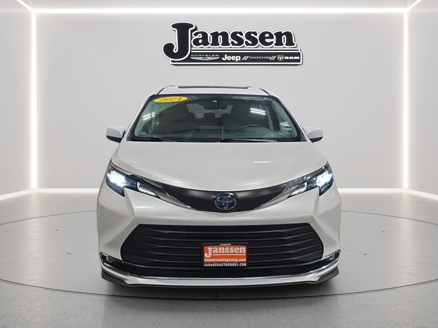 2024 Toyota Sienna XLE