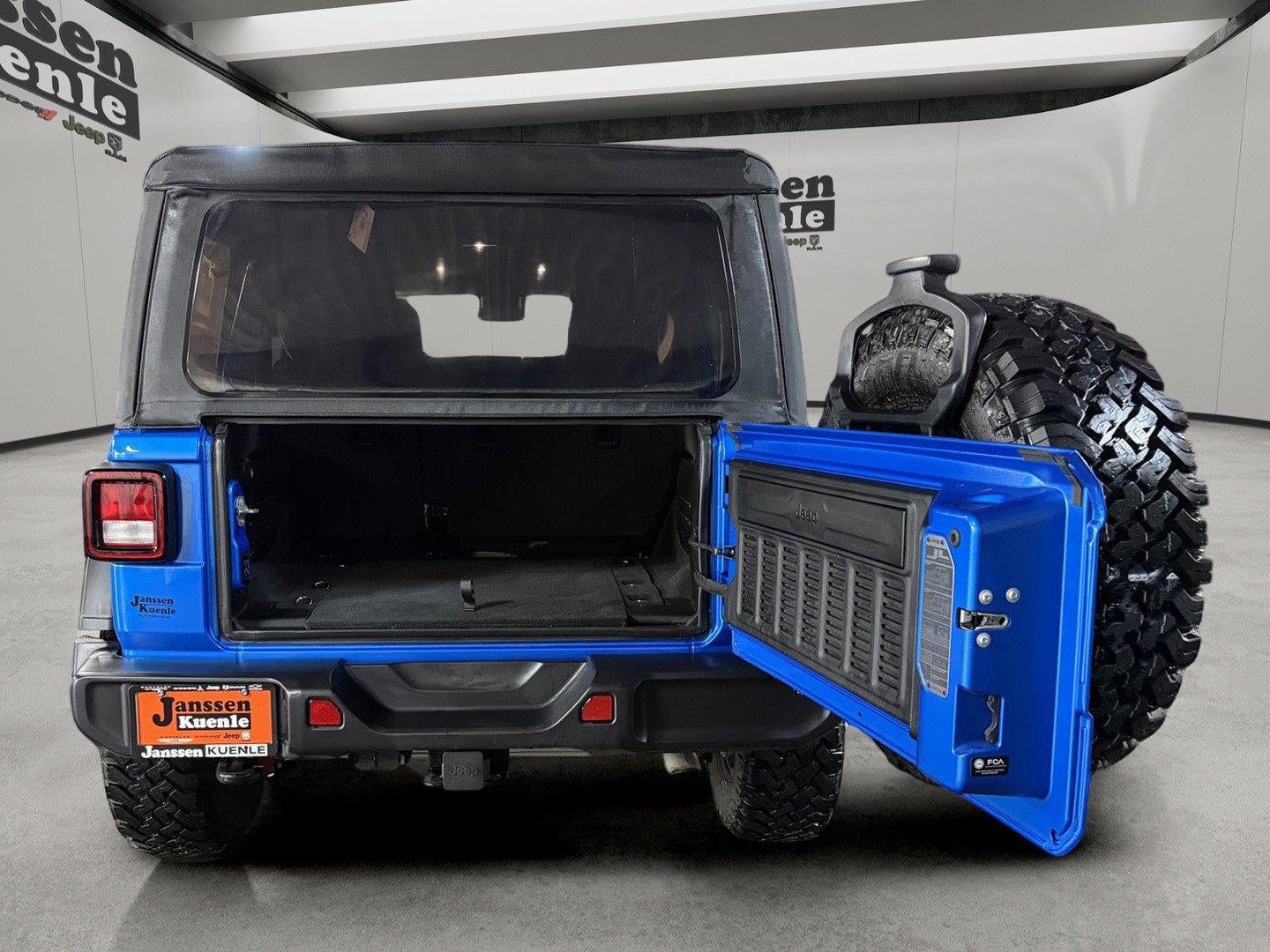 2025 Jeep Wrangler 4-Door Willys 4x4