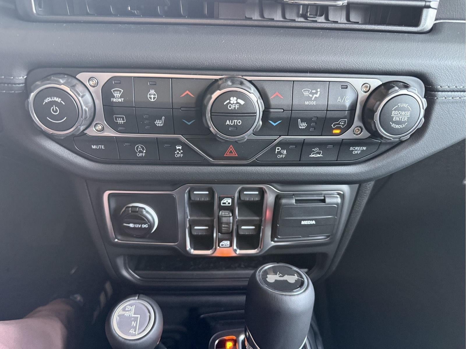 2027 Jeep Wrangler WRANGLER 4-DOOR SAHARA