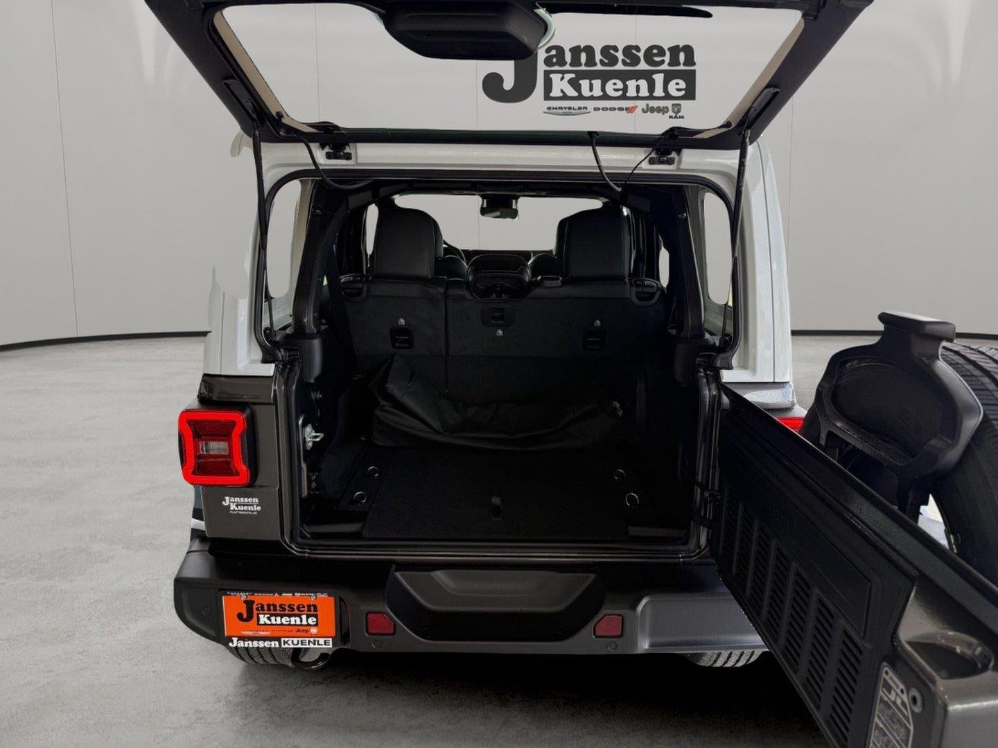 2027 Jeep Wrangler WRANGLER 4-DOOR SAHARA