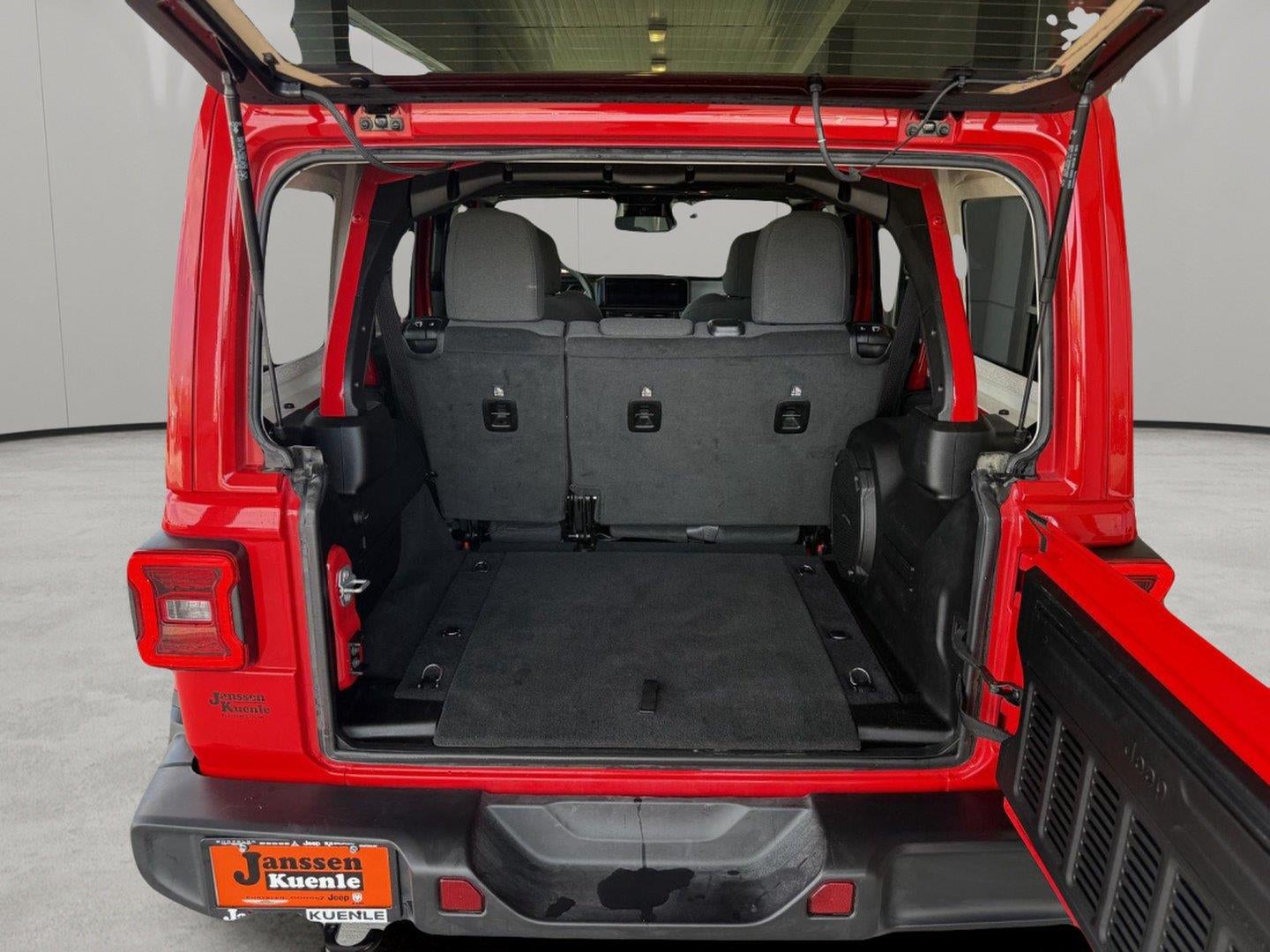 2026 Jeep Wrangler 4-Door Sahara 4x4