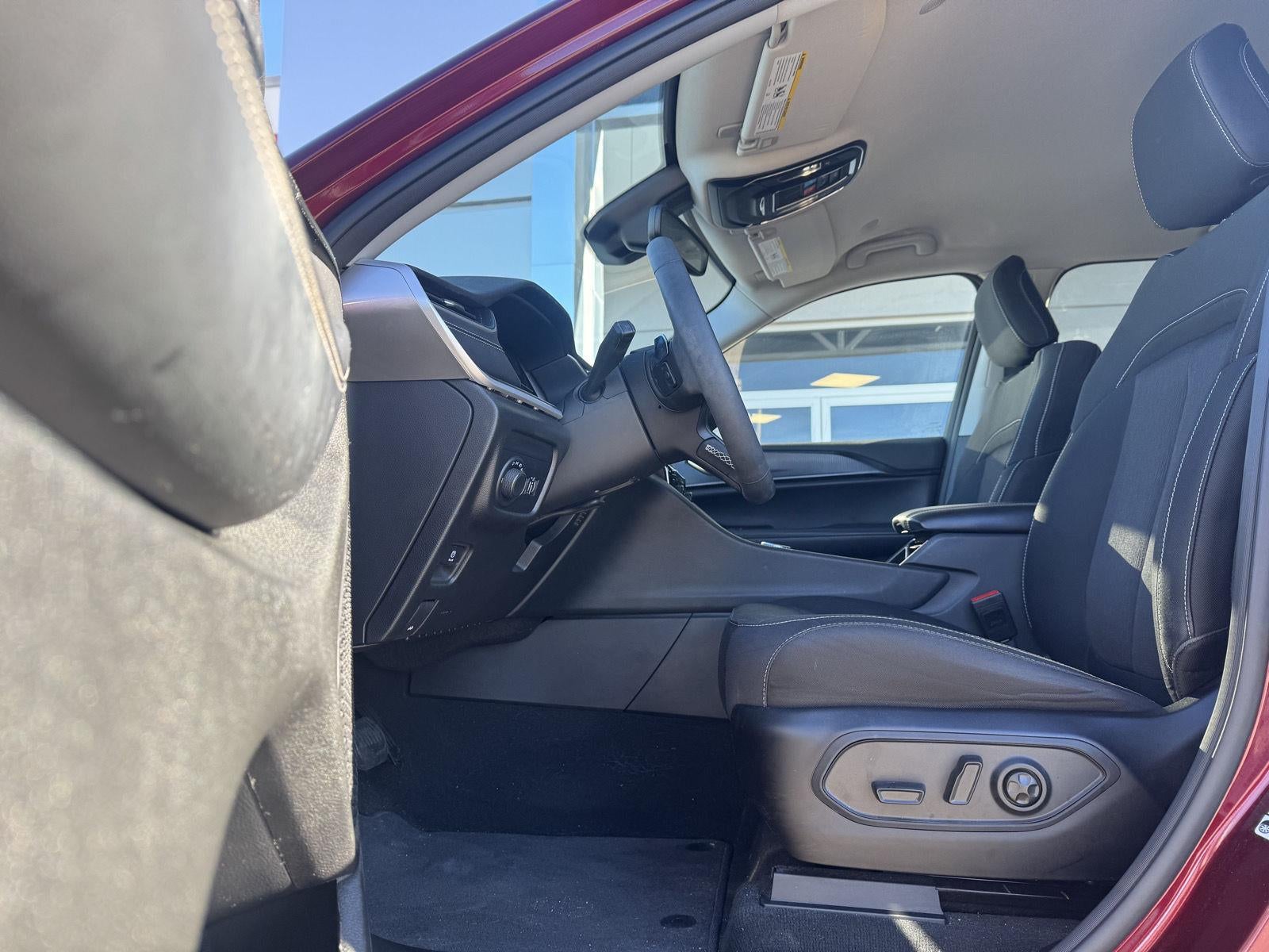 2023 Jeep Grand Cherokee Laredo 4x4