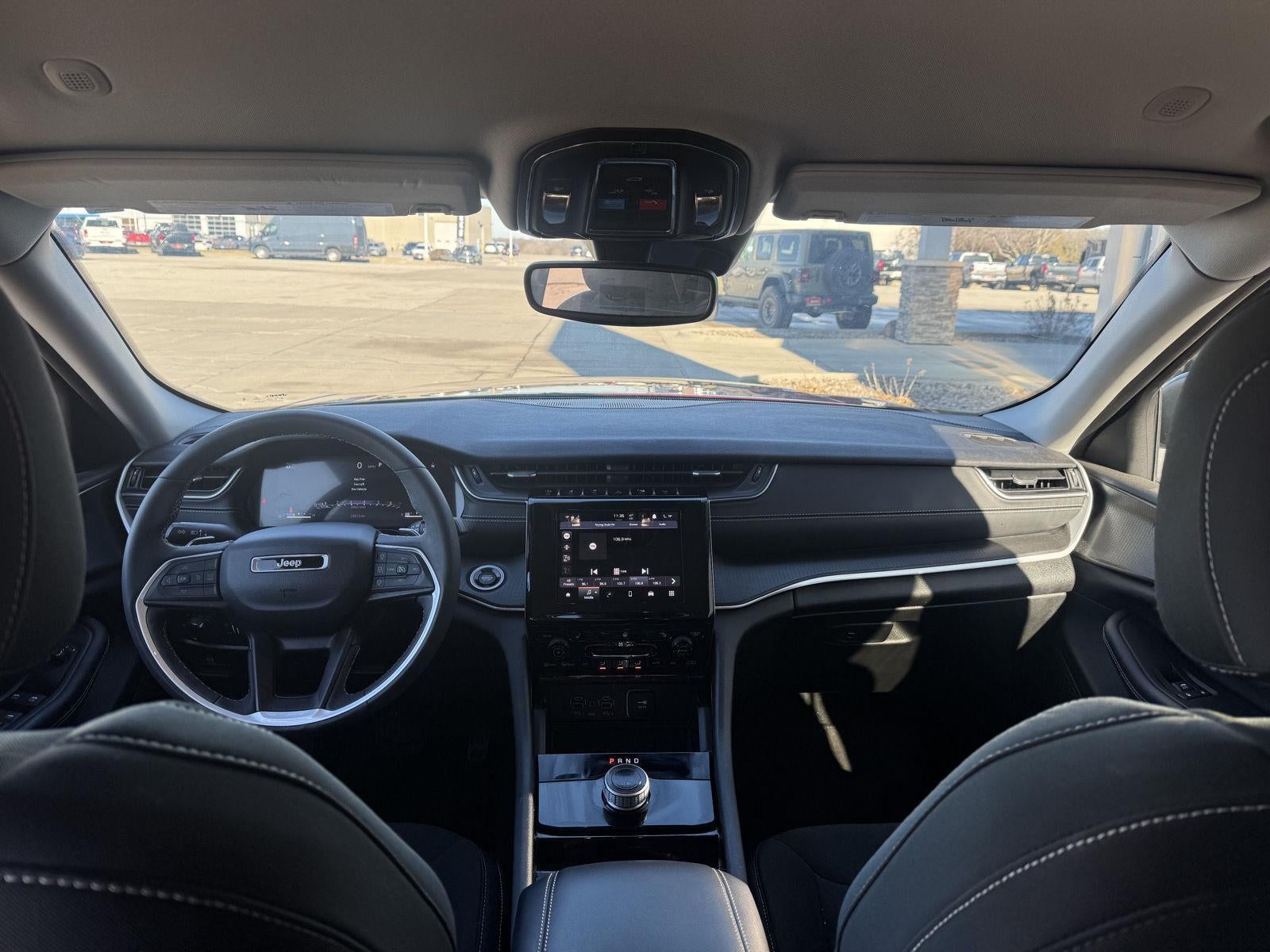 2023 Jeep Grand Cherokee Laredo 4x4