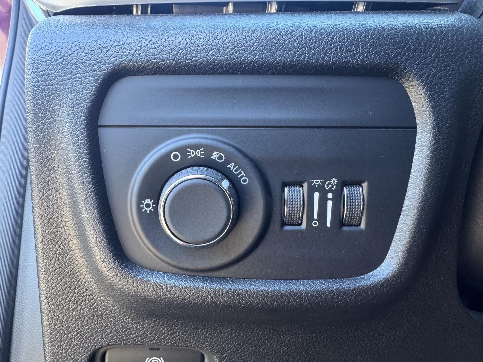 2023 Jeep Grand Cherokee Laredo 4x4