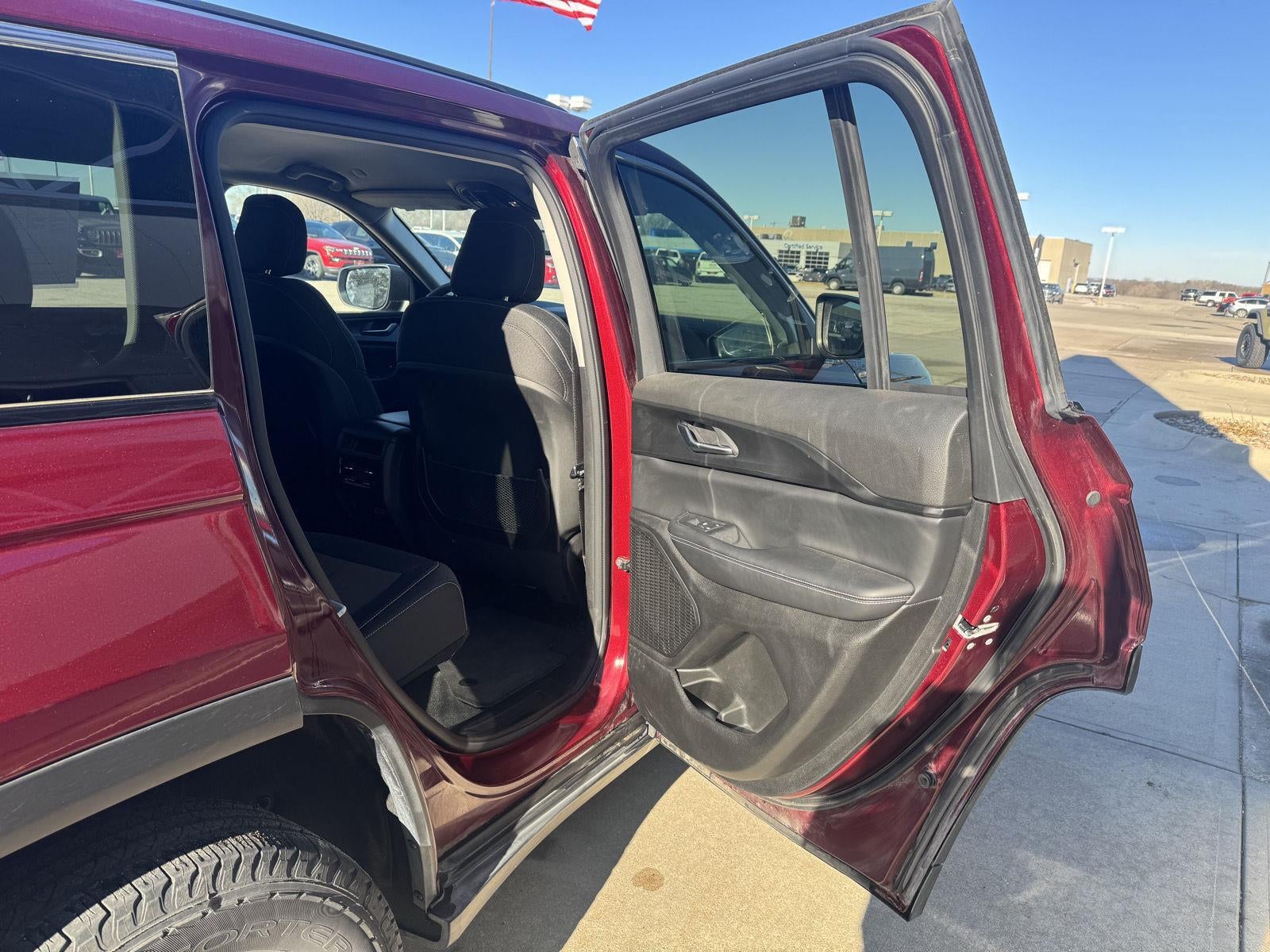 2023 Jeep Grand Cherokee Laredo 4x4