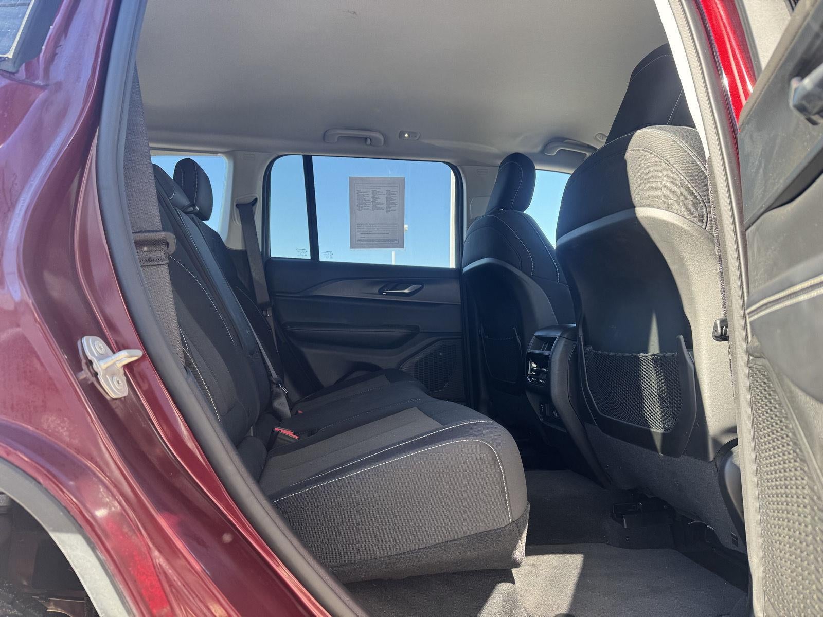 2023 Jeep Grand Cherokee Laredo 4x4