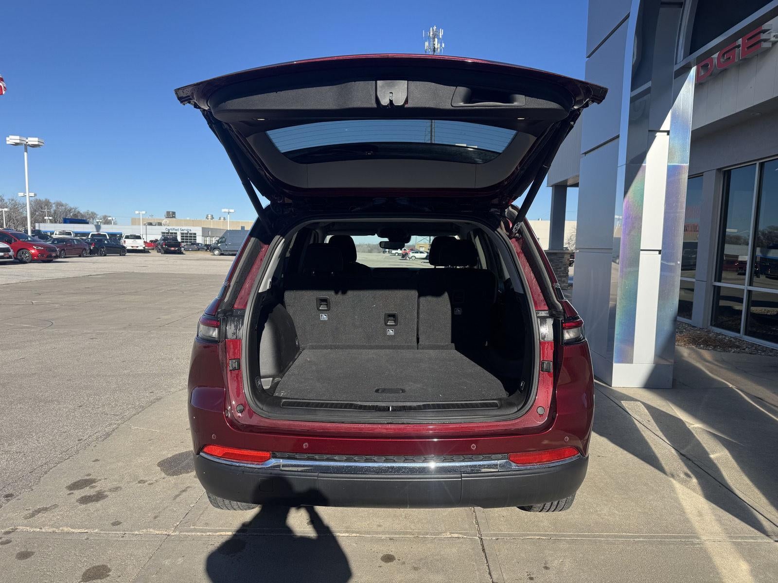 2023 Jeep Grand Cherokee Laredo 4x4