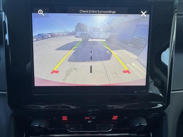 2023 Jeep Grand Cherokee Laredo 4x4