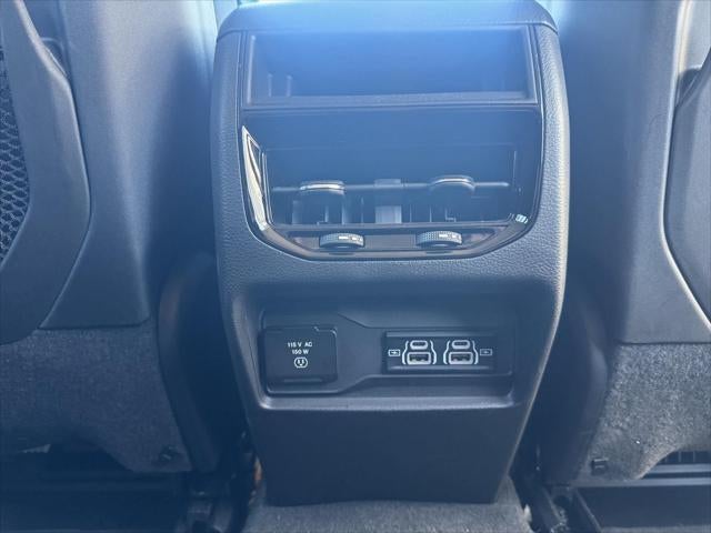 2023 Jeep Grand Cherokee Laredo 4x4