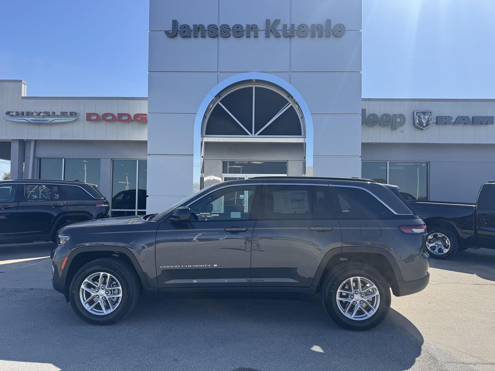 2026 Jeep Grand Cherokee GRAND CHEROKEE LAREDO X 4X4